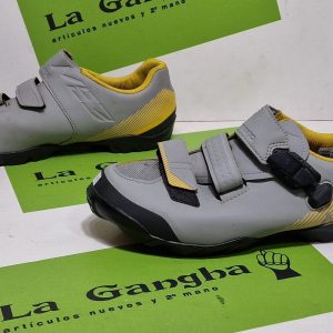Zapatillas Ciclismo MTB Shimano Mez. Talla 43. No incluye Calas. Producto Segunda mano