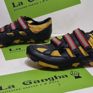 Zapatillas Ciclismo MTB Adidas. Talla 44. Incluye Calas. Producto Segunda mano